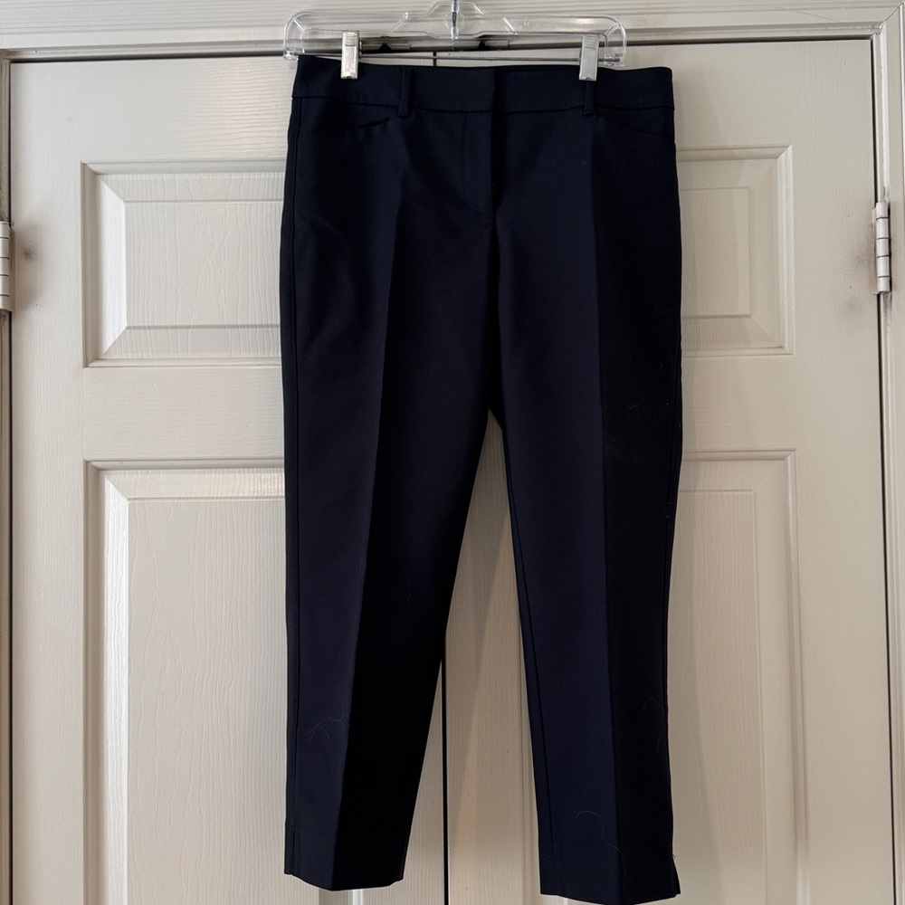 White House Black Market Perfect Form Black Straight Cropped Trousers. Size 4.